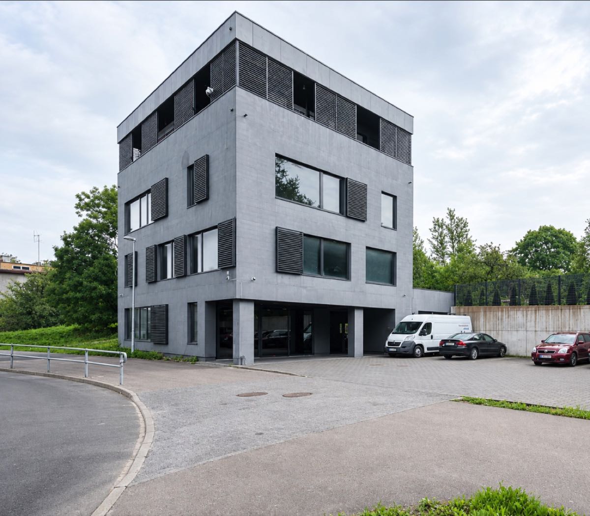 Turvatehnika büroohoone väljast, Tondi 49, Tallinn